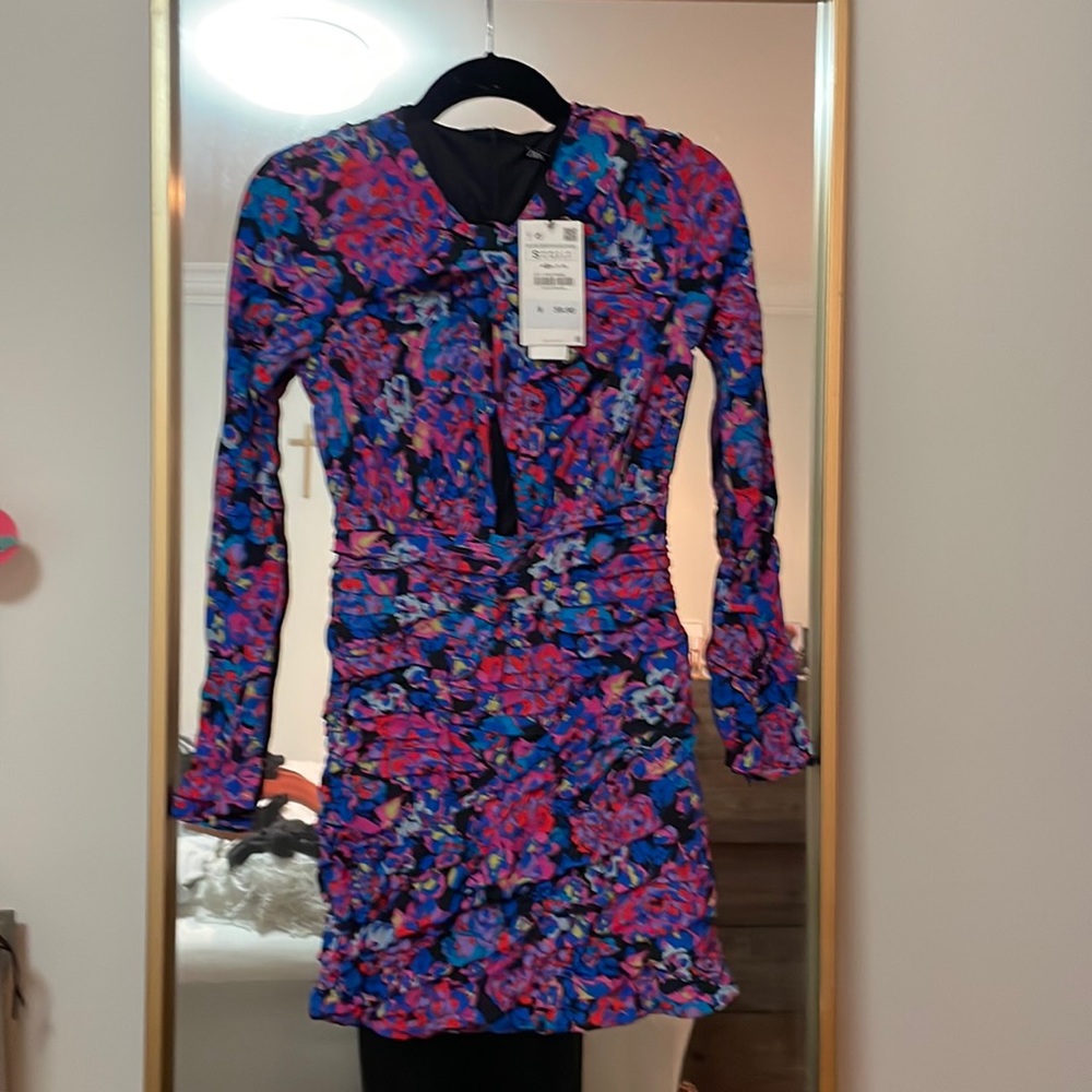 Super cute floral pattern dress from Zara. Brand new with tags on size small.